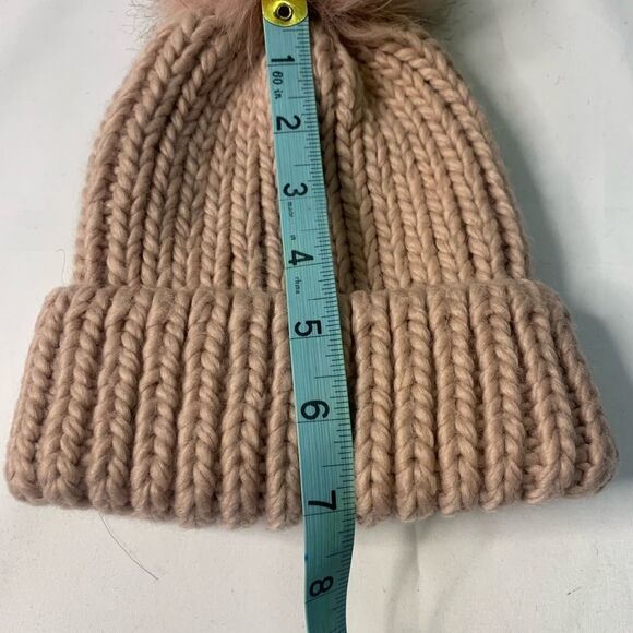 Beanie with pompom - Picture 3 of 3